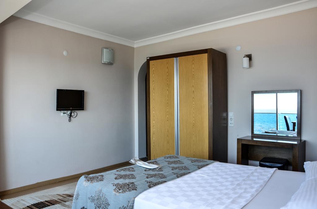 Perla Hotel Дікілі Екстер'єр фото